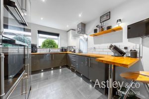 kitchen- click for photo gallery